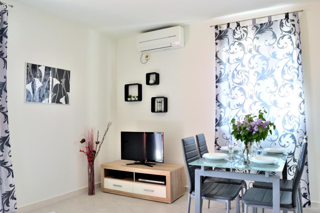 Apartment Domus Lauri 우마그 외부 사진