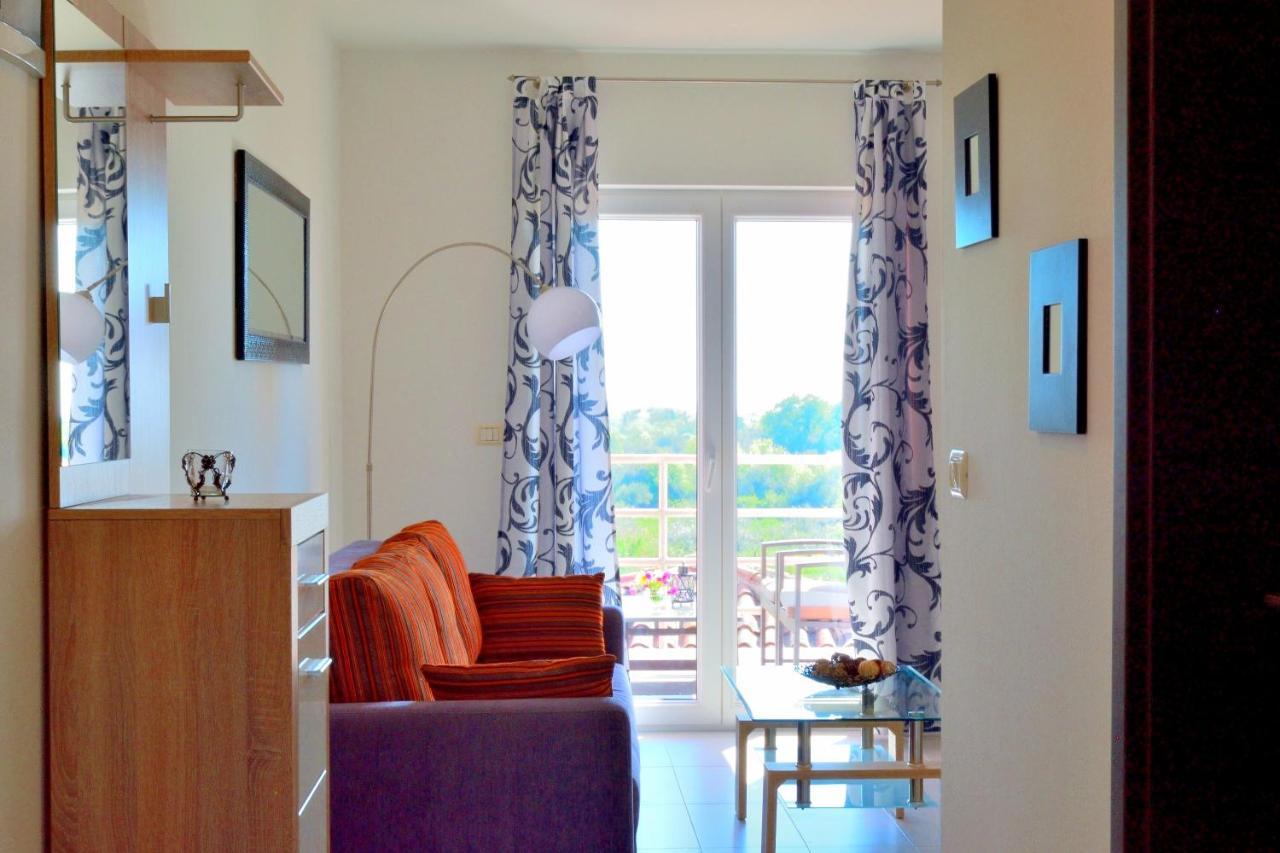 Apartment Domus Lauri 우마그 외부 사진